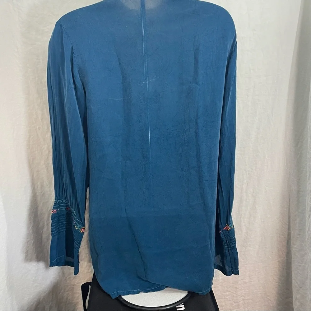 Johnny Was Embroidered Blue Women's Top size S. Boho Floral Festive. Pre-owned